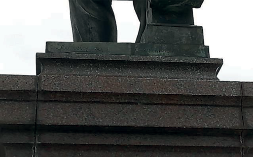 Imagen que contiene edificio, exterior, reloj, torre

Descripción generada automáticamente